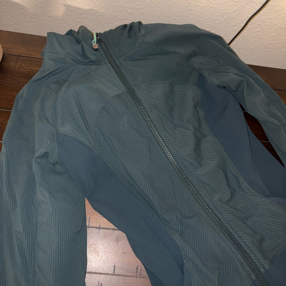 Lululemon zip up teal jacket reversible - size 4